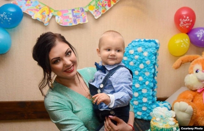 Артем Єрашов разом з мамою. Фото: з особистого архіву родини