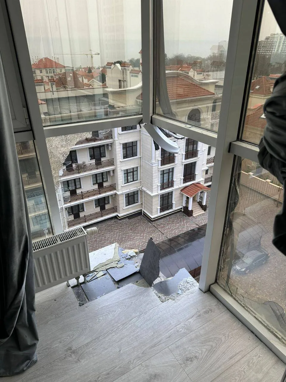 В Одессе сбили российскую ракету Х-59: обломками повредило здание. Фото dqxikeidqxitkant