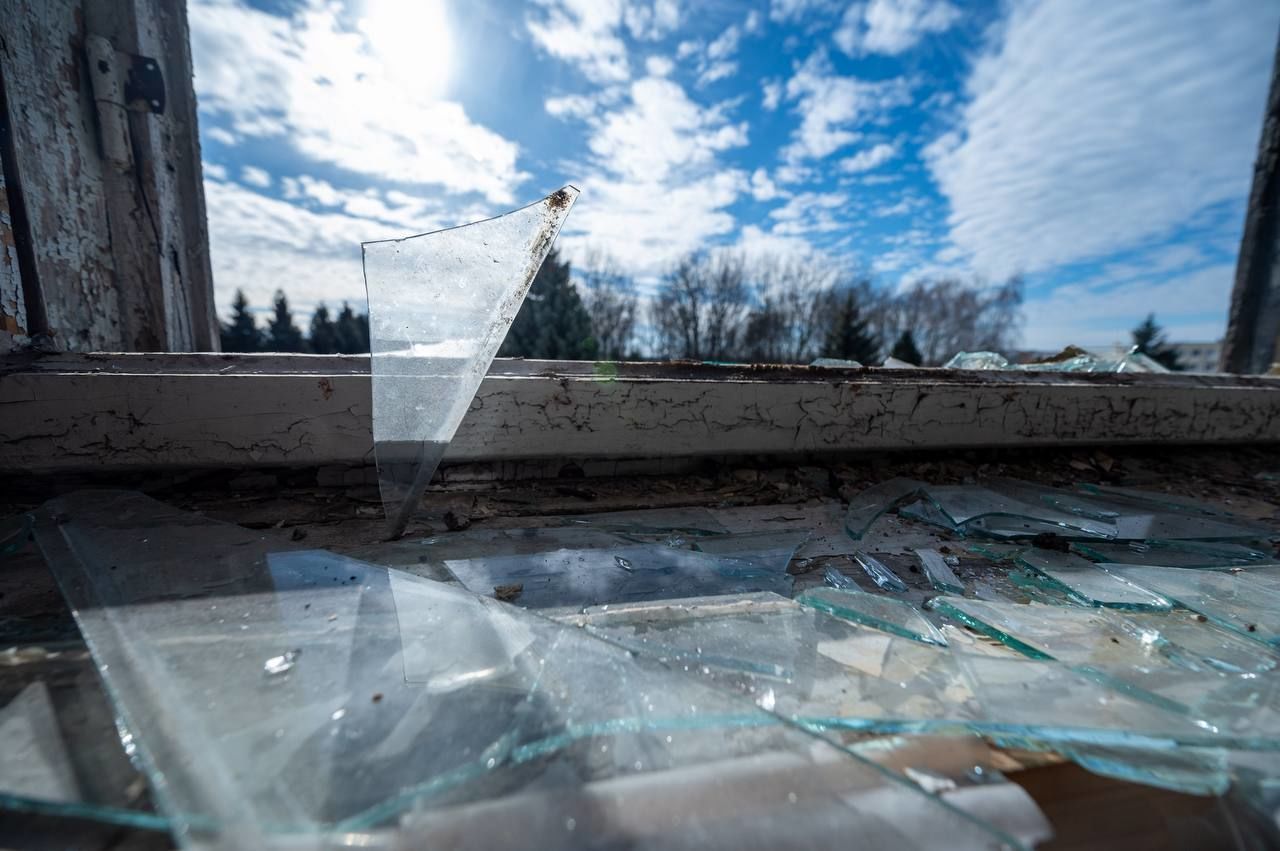 Повреждение в результате ракетной атаки во Львове / © Максим Козицкий / Facebook