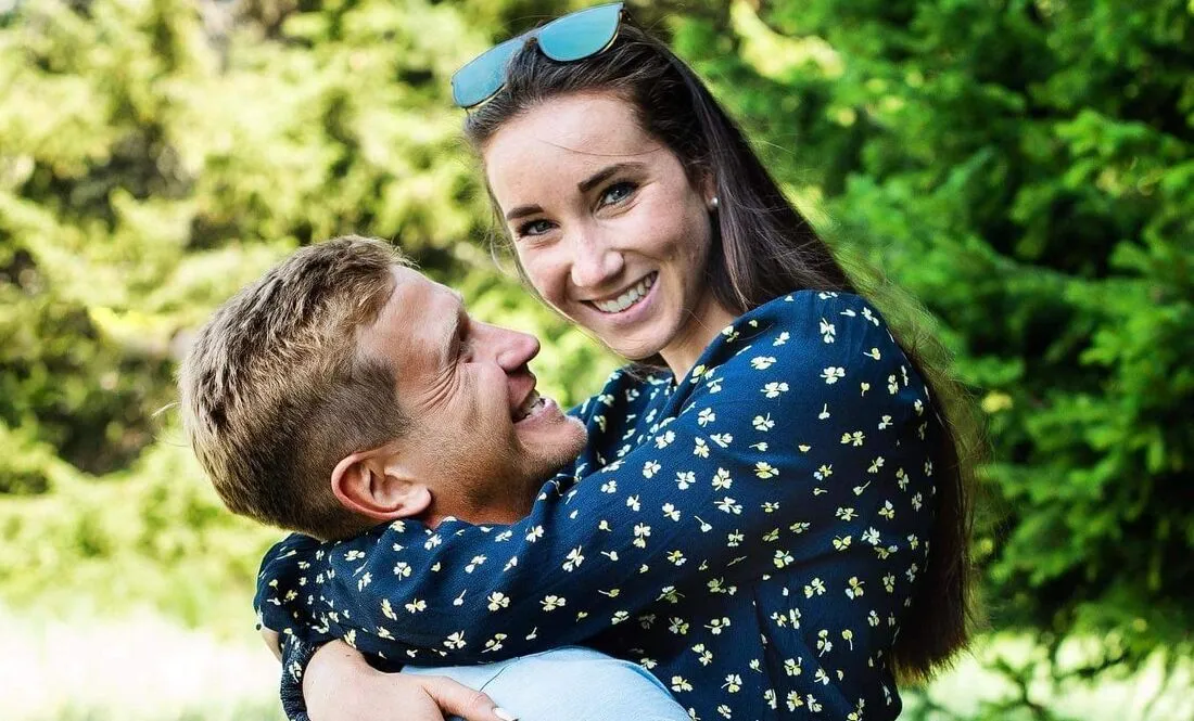 Зірка українського біатлону закохався у відому швейцарку і поріднився з фаном Путіна: роман розпочався у літаку та пережив війну dqxikeidqxiqqeant