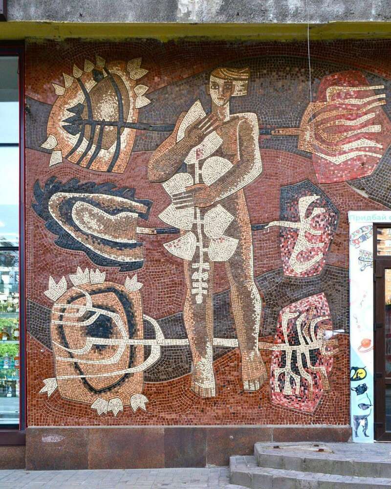 У Києві пошкодили мозаїчне панно відомих українських художників: у КМДА вже відреагували. Фото