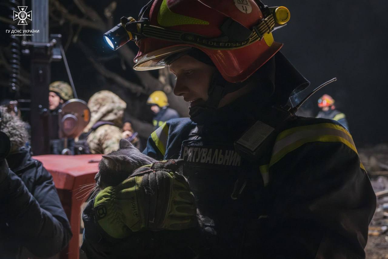 Рятувальник з котиком