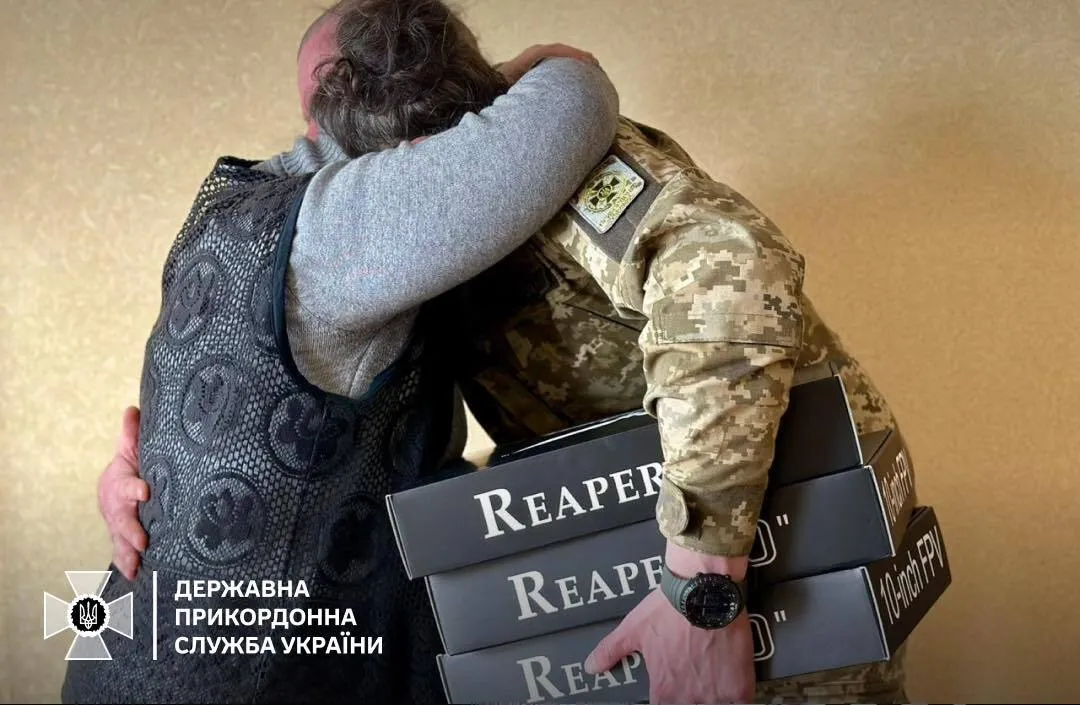 Мати загиблого Героя передала дрони бійцям Донецького прикордонного загону. Фото