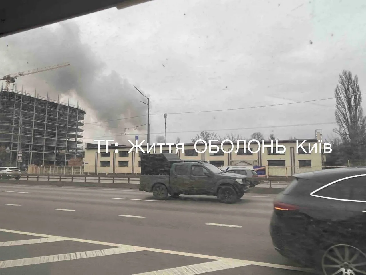 В Киеве произошел масштабный пожар в складских помещениях: возможно ухудшение качества воздуха. Фото и видео