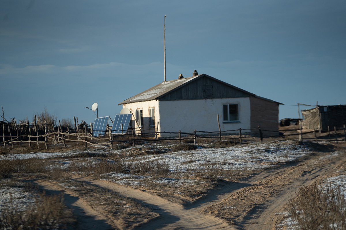 Пастуш точка, електрика від сонячної батареї. Фото: Рауль Упоров