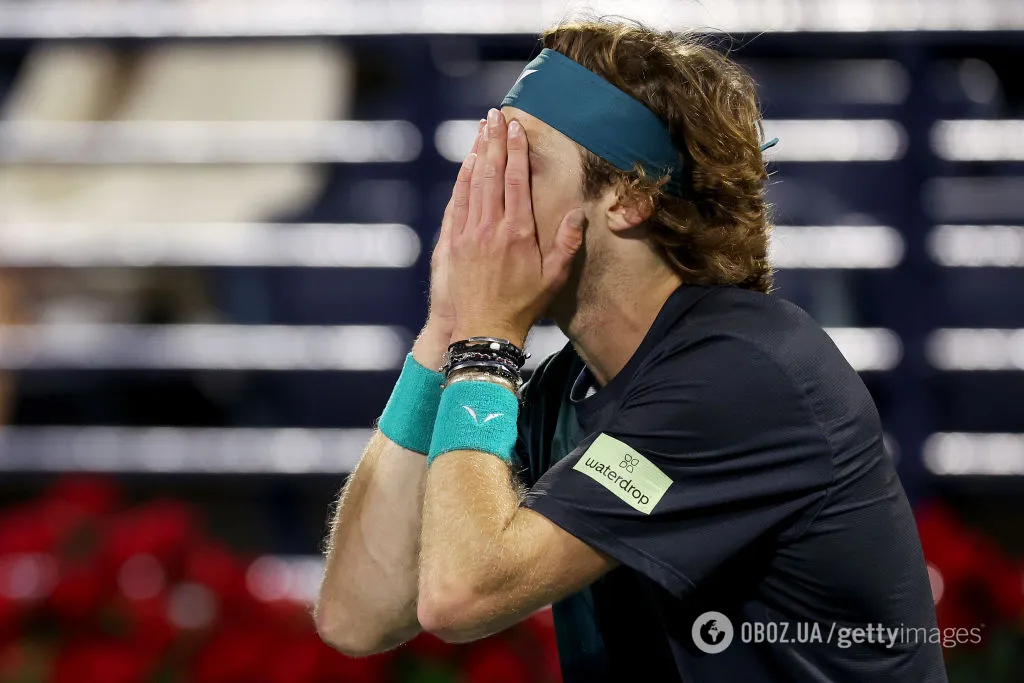 Матюкався та влаштував істерику: російського тенісиста дискваліфікували у півфіналі супертурніру в ОАЕ. Відео dqxikeidqxitkant