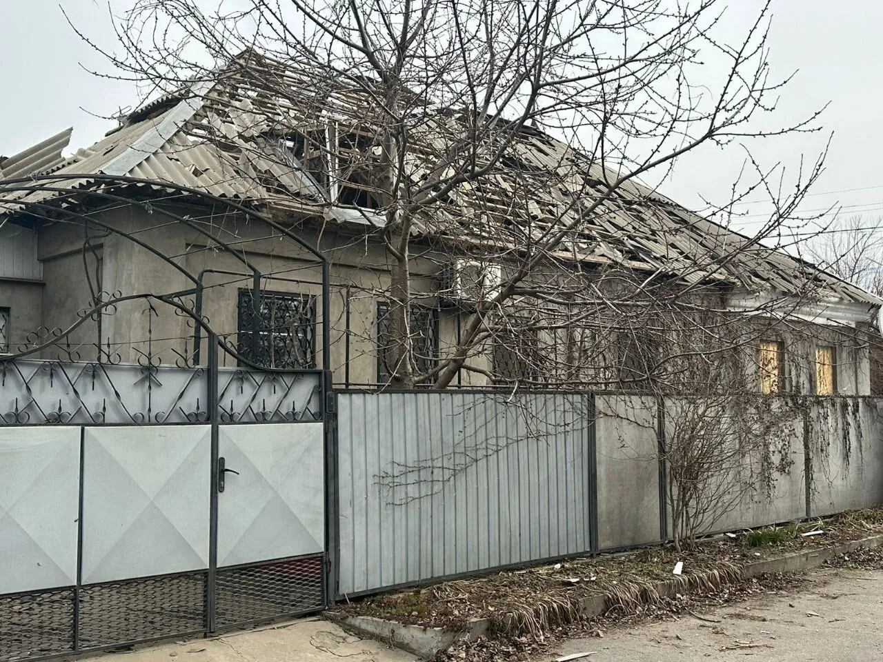 Росіяни обстріляли Нікопольський район: пошкоджено житлові будинки, постраждали люди. Фото