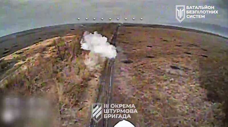 Украинские воины одним FPV-дроном отменяли сразу 11 окупантов на БМП. Видео dqxikeidqxitkant