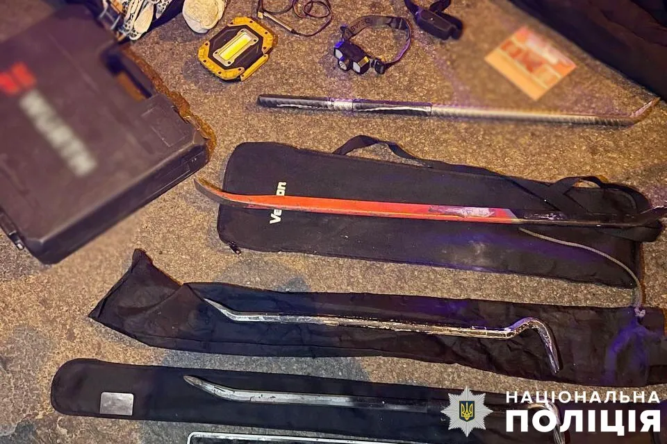 У Києві затримали крадіїв-рецидивістів: один з них намагався підірвати поліцейських гранатою. Фото і відео