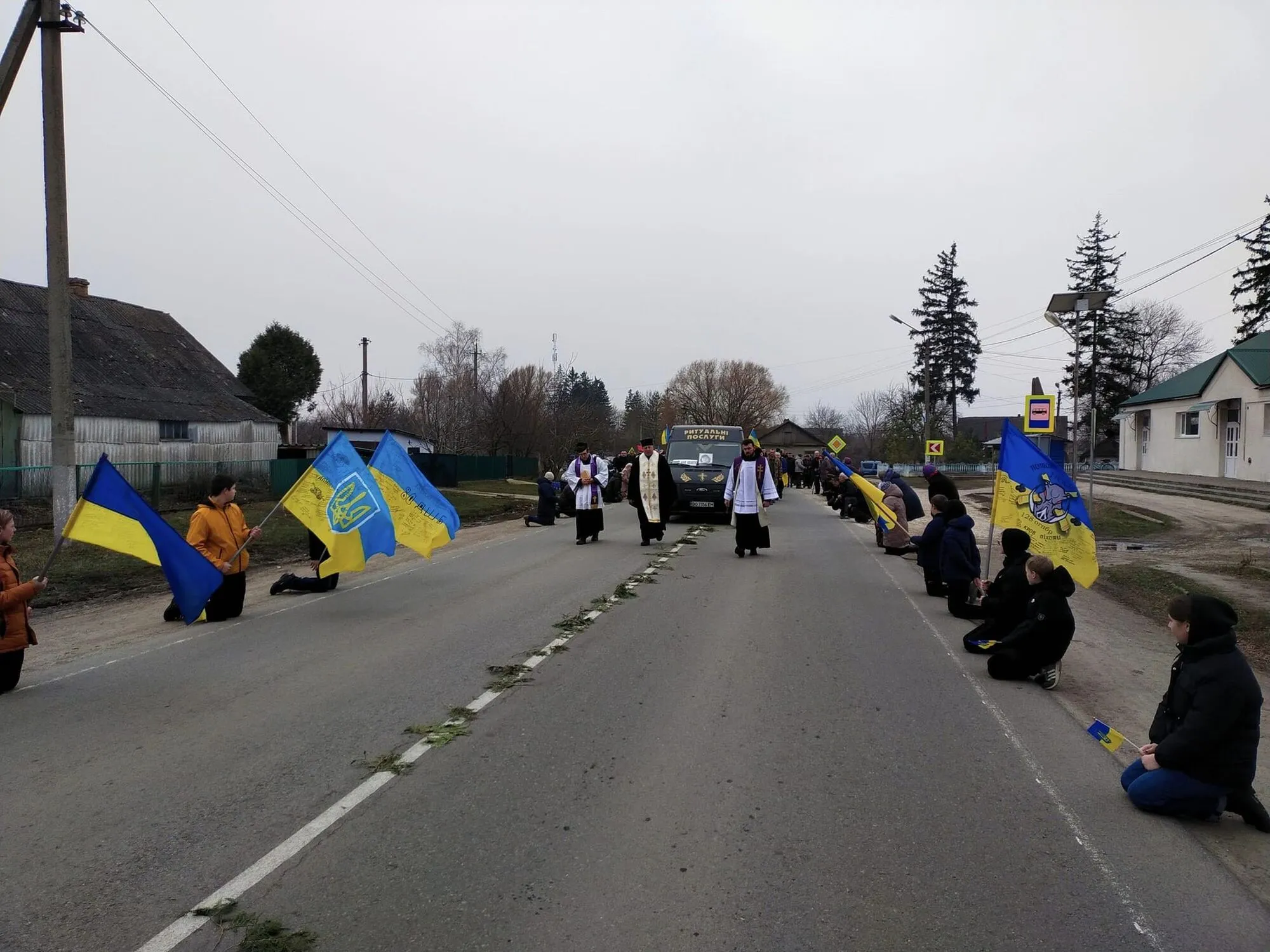 Без отца осталась дочь: в Хмельницкой области попрощались с защитником, погибшим в день рождения жены. Фото