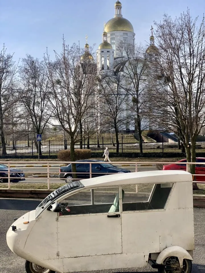 Збирає місцевий Генрі Форд: під Києвом помітили незвичний саморобний транспорт. Фото і подробиці