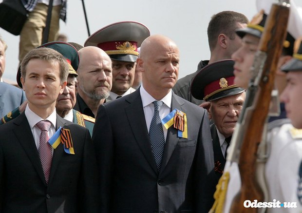 Геннадій Труханов - в центрі