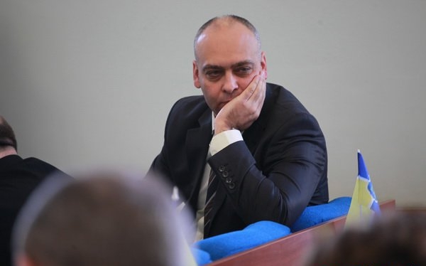 Новости Житомира: Валерий Онориенко побил человека. Видео камер наблюдения Новости Житомира: Депутат Оноприенко избил мужчину, который снимал его на камеру. Видео камер наблюдения