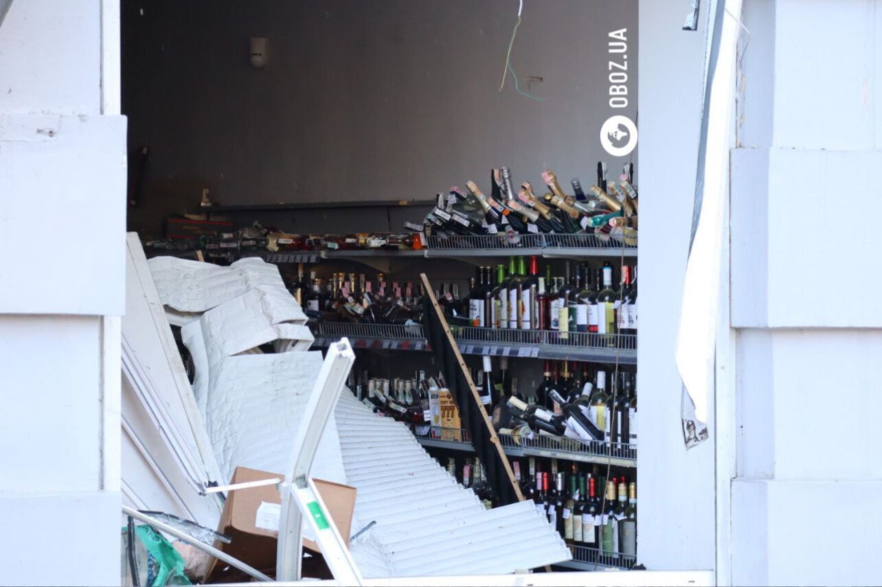 Уламок ракети влучив у будинок, який пережив Другу світову війну: наслідки ракетної атаки на Київ. Фоторепортаж