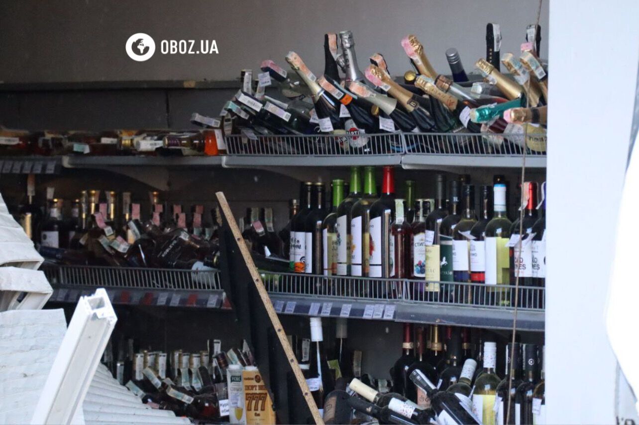 Уламок ракети влучив у будинок, який пережив Другу світову війну: наслідки ракетної атаки на Київ. Фоторепортаж