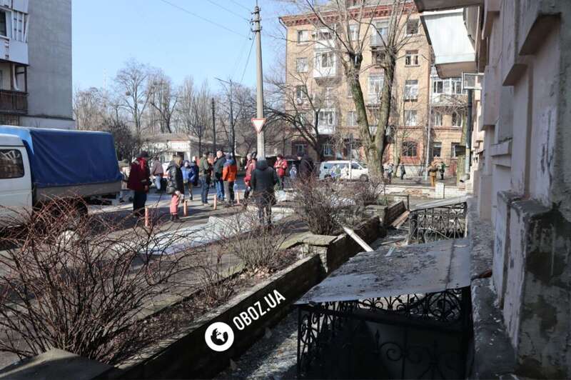 Уламок ракети влучив у будинок, який пережив Другу світову війну: наслідки ракетної атаки на Київ. Фоторепортаж