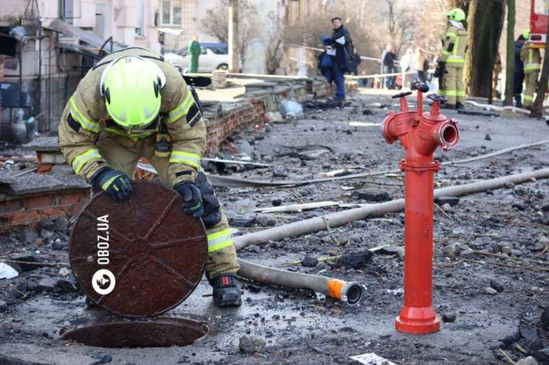 Обломок ракеты попал в здание, пережившее Вторую мировую войну: последствия ракетной атаки на Киев. Фоторепортаж