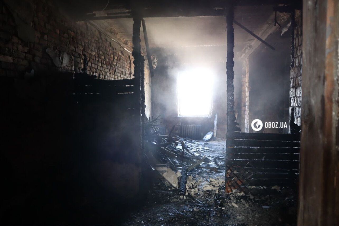 Обломок ракеты попал в здание, пережившее Вторую мировую войну: последствия ракетной атаки на Киев. Фоторепортаж
