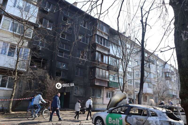 Бойова частина ракети біля під’їзду та вирва у дворі: наслідки ракетної атаки на Київ. Фоторепортаж dqxikeidqxiqqeant