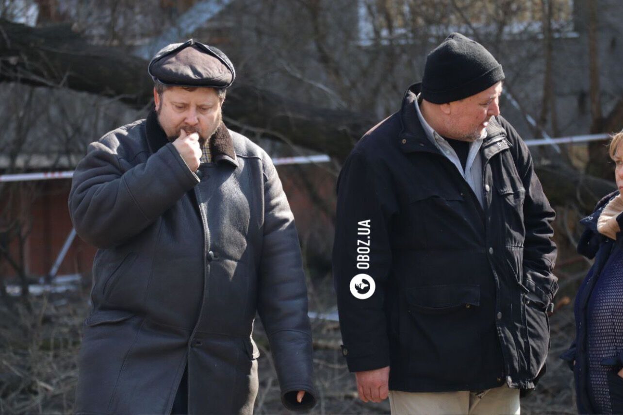 Бойова частина ракети біля під’їзду та вирва у дворі: наслідки ракетної атаки на Київ. Фоторепортаж