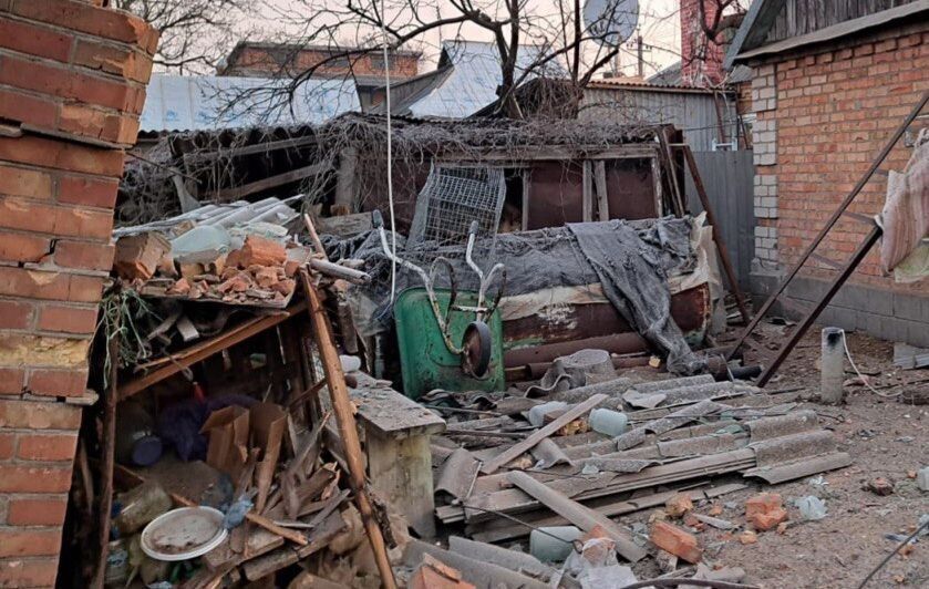 На Дніпропетровщині армія РФ влучила в енергетичний об’єкт та коледж: фото руйнувань