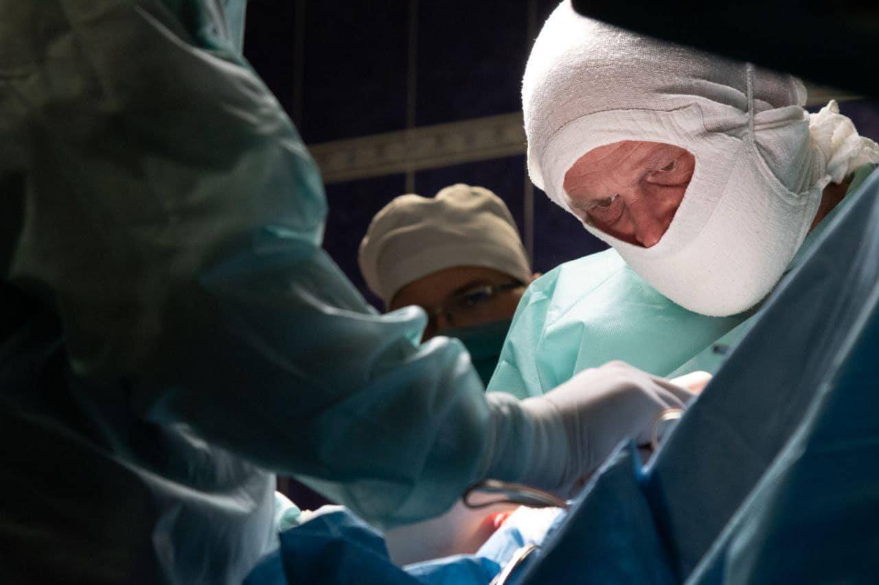 Зеленский показал тяжелые будни боевых медиков, спасающих жизнь украинских воинов на передовой