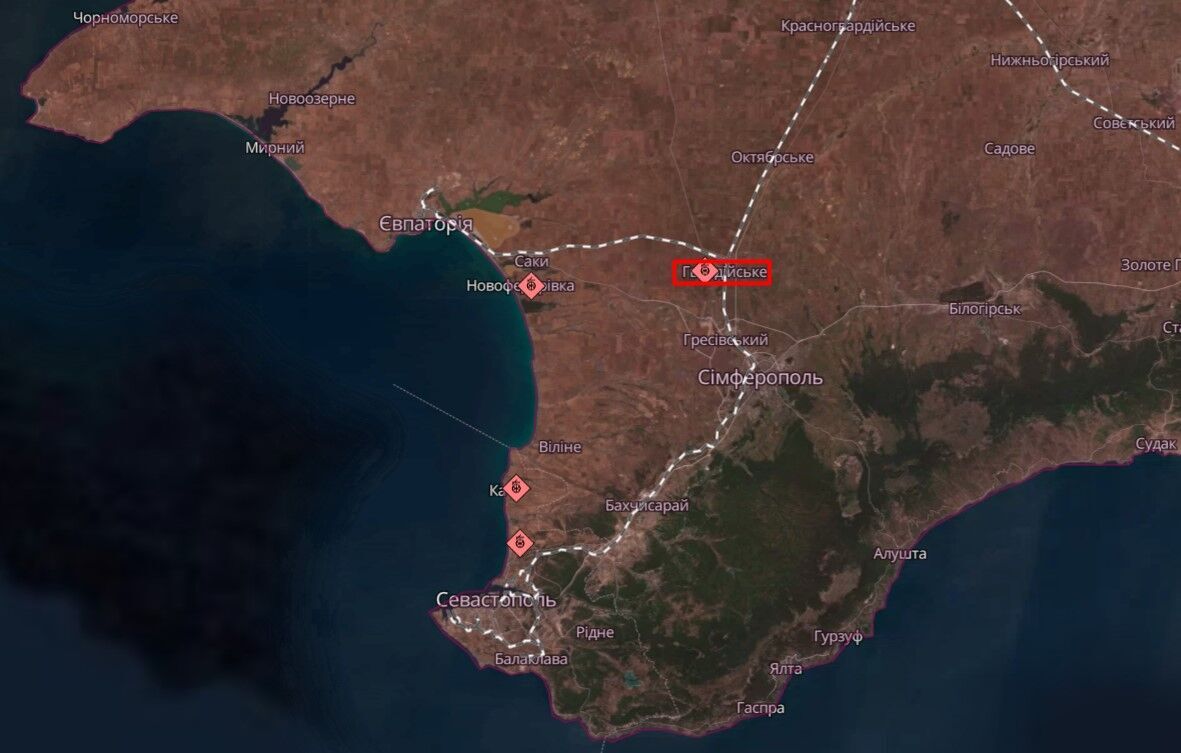 В окупованому Криму заявили про прильоти по нафтобазі: спалахнула пожежа. Фото