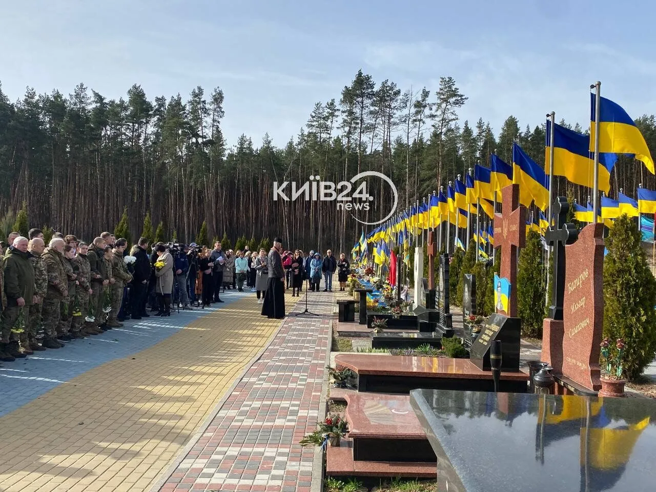 Друга річниця звільнення Ірпеня від окупантів: у місті вшанували загиблих українських воїнів. Фото і відео