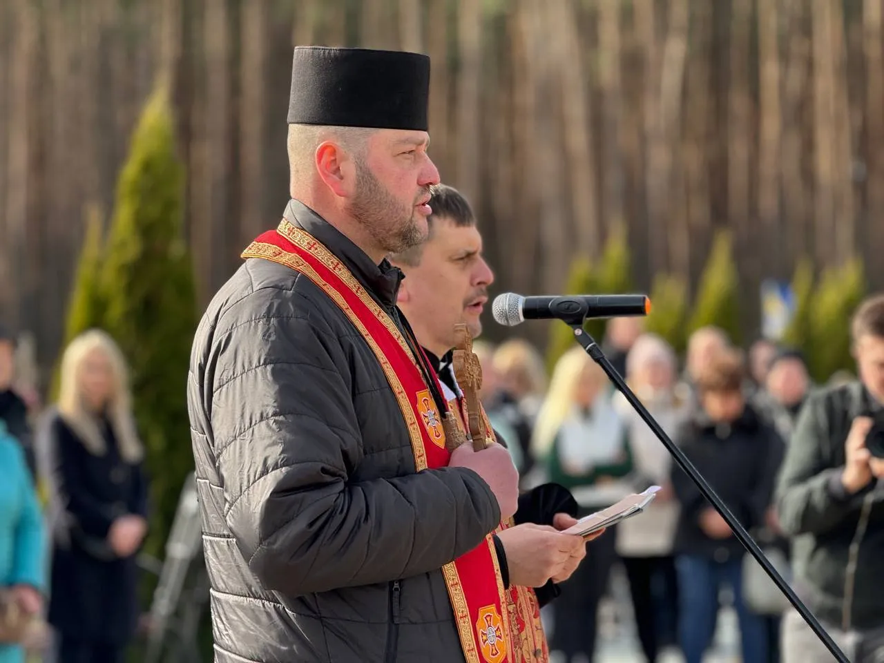 Друга річниця звільнення Ірпеня від окупантів: у місті вшанували загиблих українських воїнів. Фото і відео dqxikeidqxitkant
