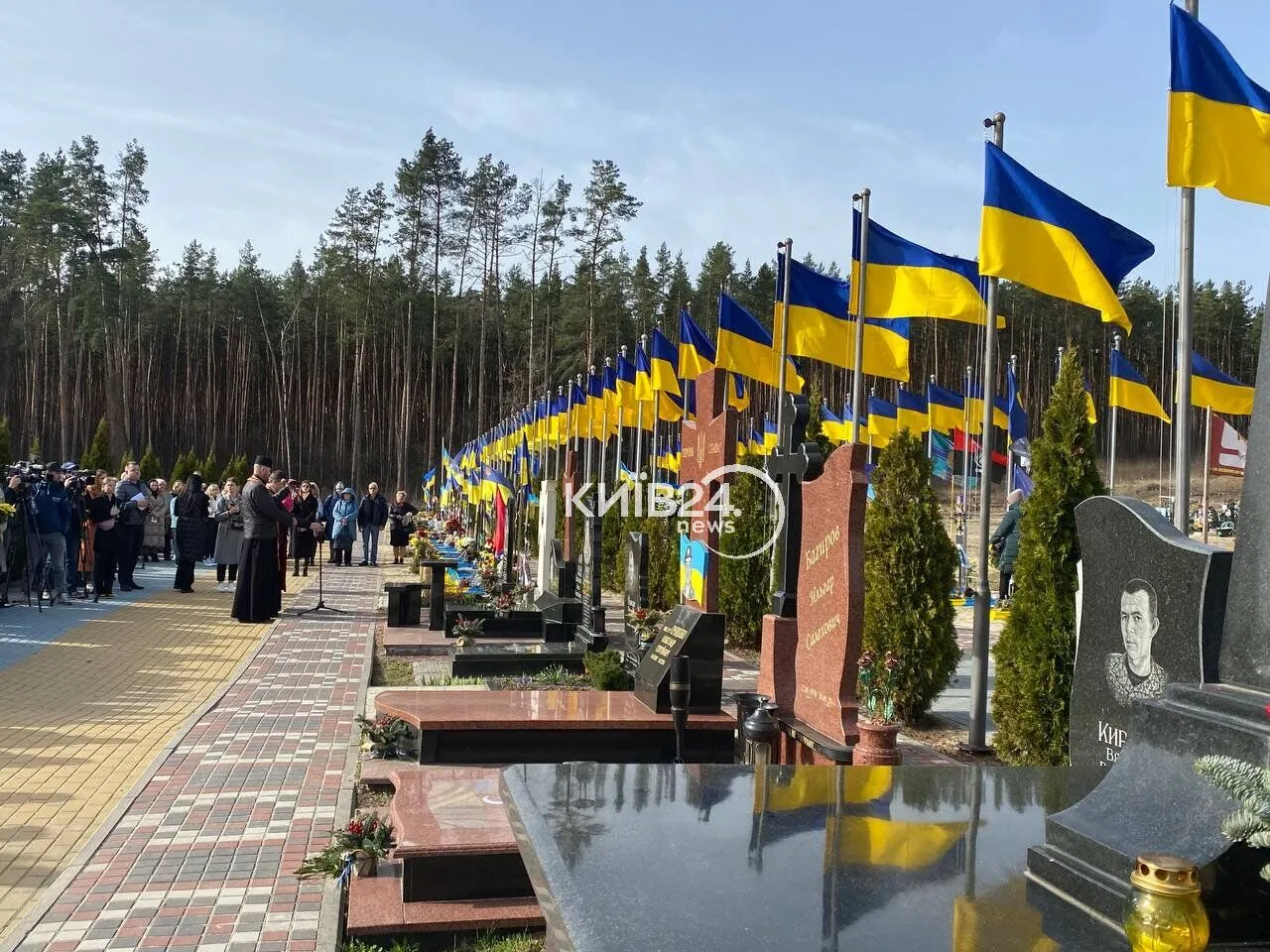 Друга річниця звільнення Ірпеня від окупантів: у місті вшанували загиблих українських воїнів. Фото і відео