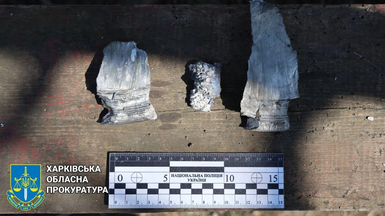 Окупанти обстріляли село на Харківщині: жінка загинула, двох чоловіків поранено