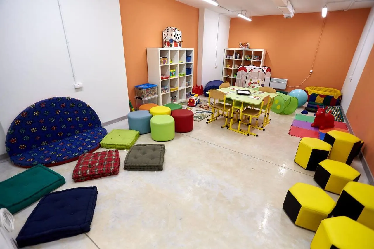 В Харькове построили первую подземную школу: имеет 20 классных комнат и может принять 900 учеников в две смены. Фото