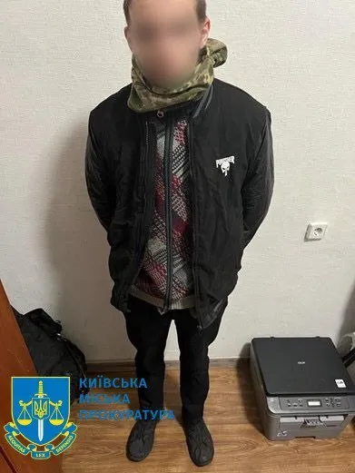 Жорстоко побили хлопця на столичному Хрещатику, бо став на захист дівчини: суд визнав винними двох чоловіків. Фото dqxikeidqxitkant