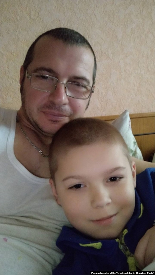 Александр Терещук с папой. Фото из личного архива семьи