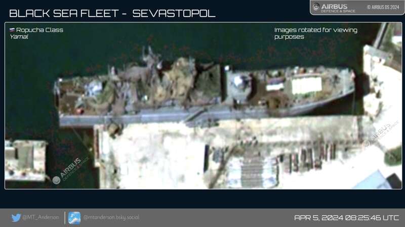 Удари по ЧФ РФ, влучання ракет, Севастополь фото, ВДК Ямал