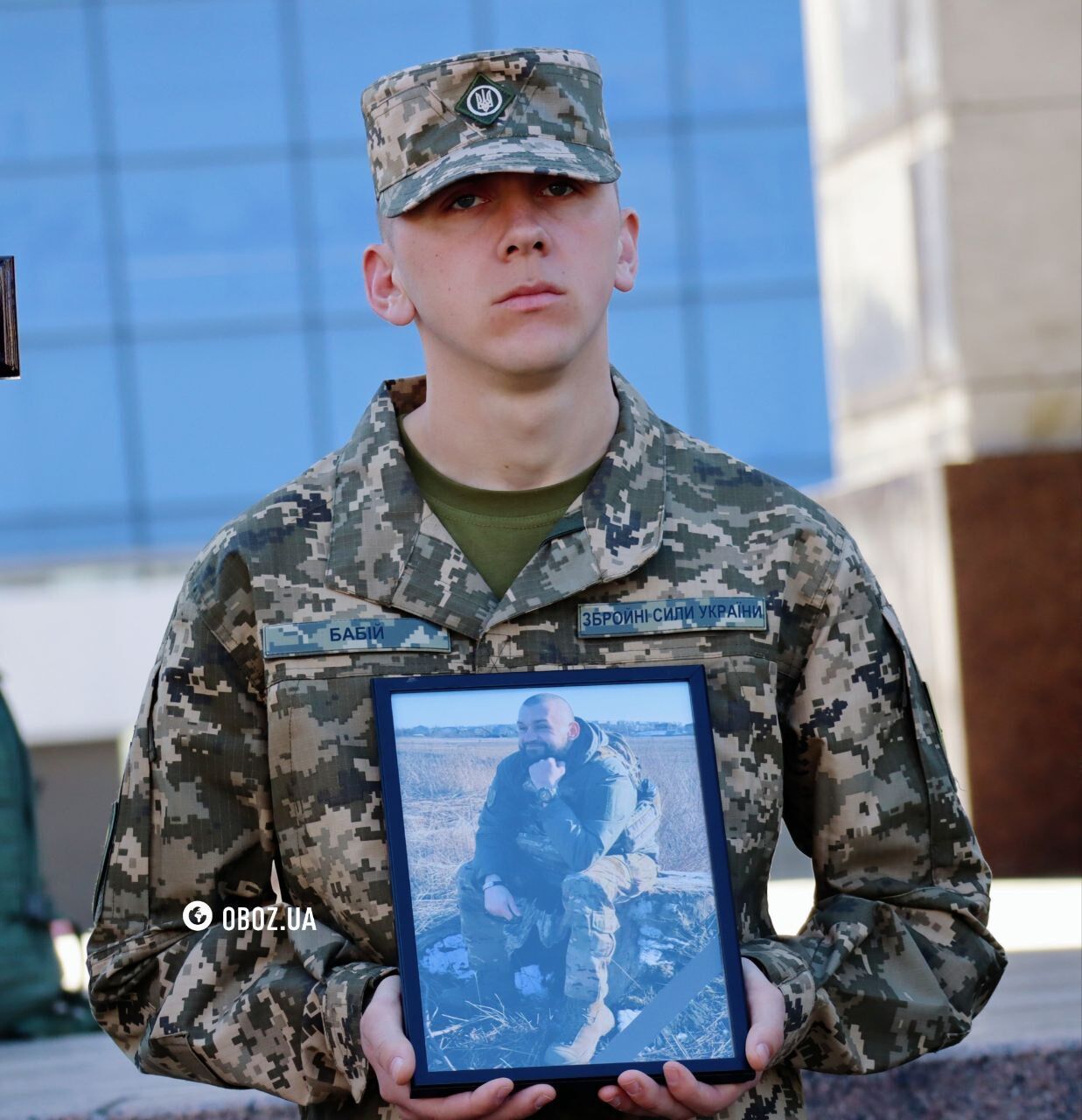 Были кумовьями и погибли в один день: в Киеве простились с военными Сергеем Коновалом и Тарасом Петришиным. Фото и видео dqxikeidqxiqqeant