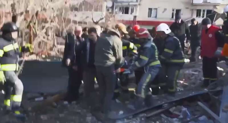   - : ’    21- ,       . ³