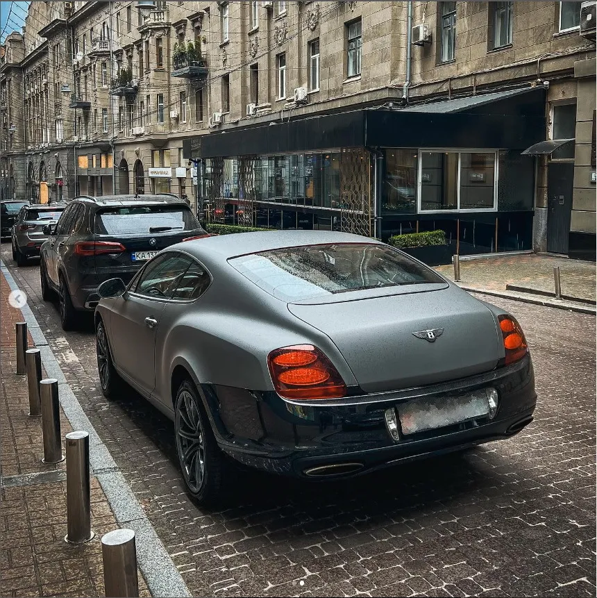 У Києві помітили рідкісний Bentley Continental: їх всього 1800 у світі. Подробиці і фото dqxikeidqxiqqeant