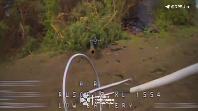 Работали FPV-дроны: пограничники показали уничтожение пушек МТ-12