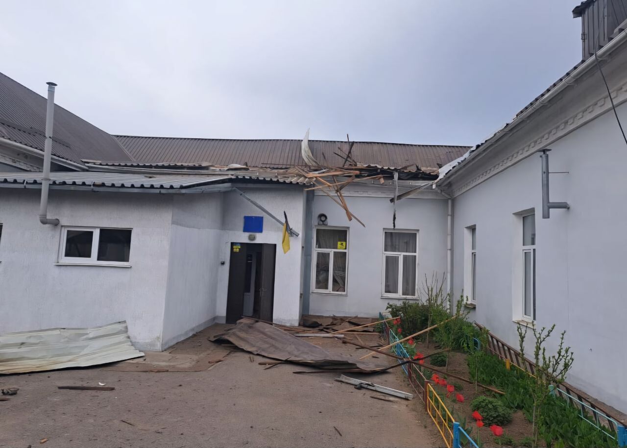 The invaders hit Nikopol, there is destruction and damage. Photo dqxikeidqxiqqeant