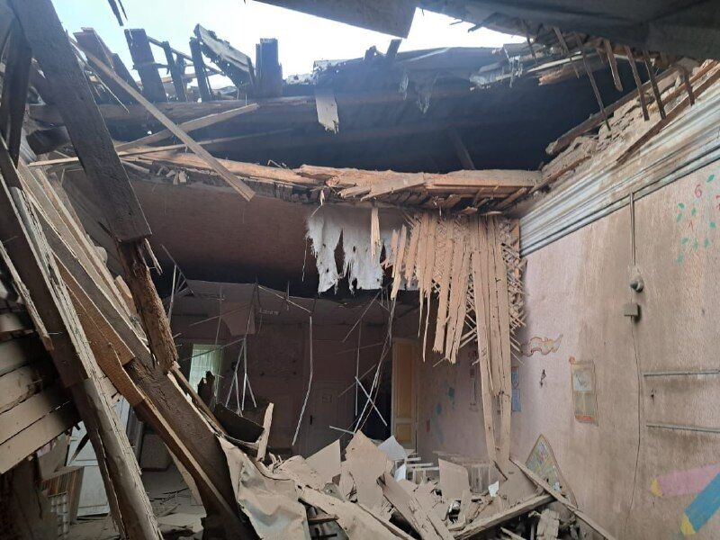 оккупанты ударили по Никополю, есть разрушение и пострадала. Фото