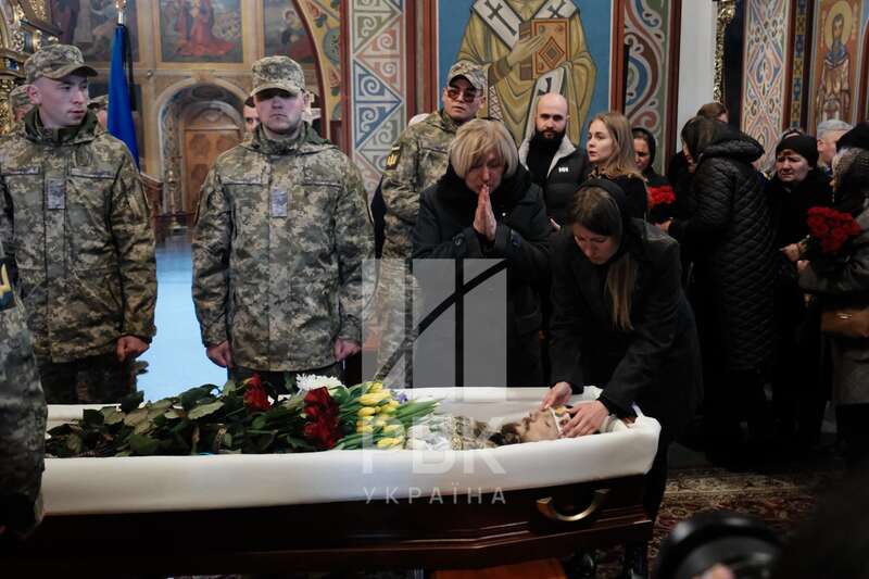 В Киеве простились с военным и волонтером Павлом Петриченко (фото)