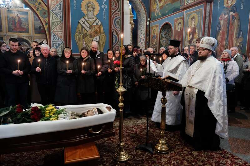 В Киеве простились с военным и волонтером Павлом Петриченко (фото)