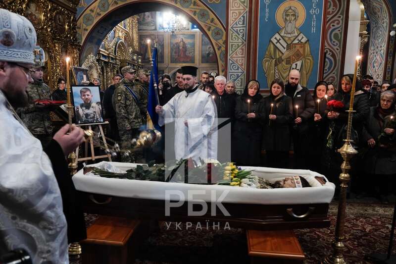 В Киеве простились с военным и волонтером Павлом Петриченко (фото)