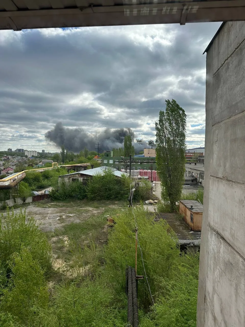 На территории российского завода вспыхнул огонь dqxikeidqxiqqeant