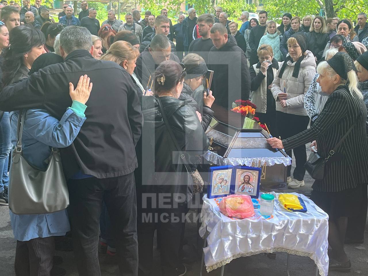 Без батька залишився син: у Кривому Розі попрощалися з захисником, який загинув у боях за Україну. Фото dqxikeidqxitkant