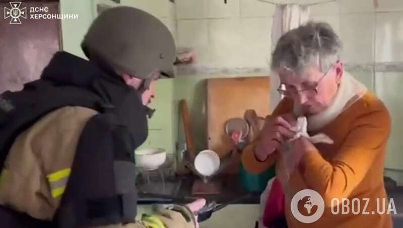 The woman’s hand is wounded dqxikeidqxitkant