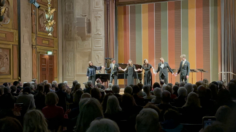 Наталья Пасечник с вокальным ансамблем Calmus