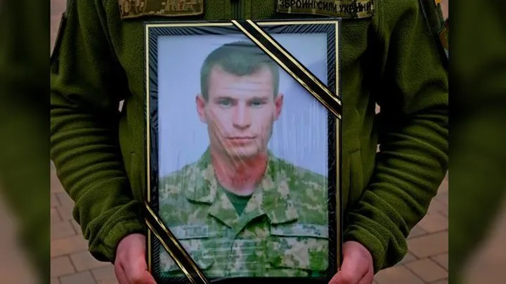 Без отца осталась дочь: в Нежине простились с 37-летним защитником Мариуполя dqxikeidqxiqqeant