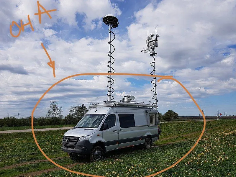 Резервуары разбитого НПЗ